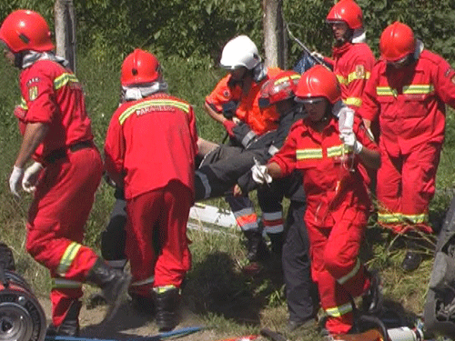 Foto accident pe Dura, pompieri (c) eMM.ro